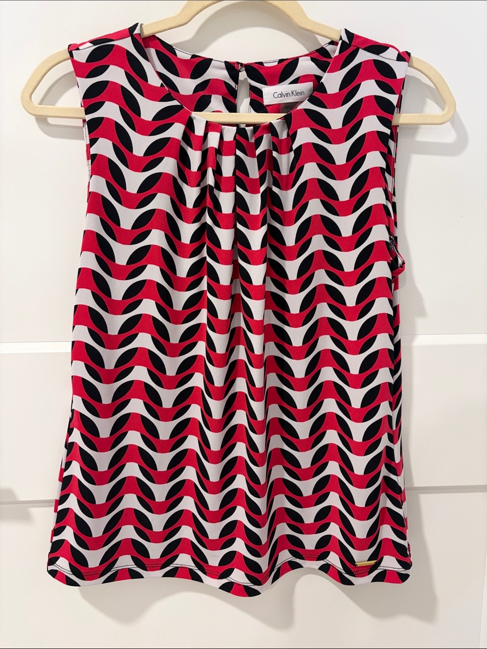 Calvin Klein Red Black White Wave-Print Sleeveless Camisole